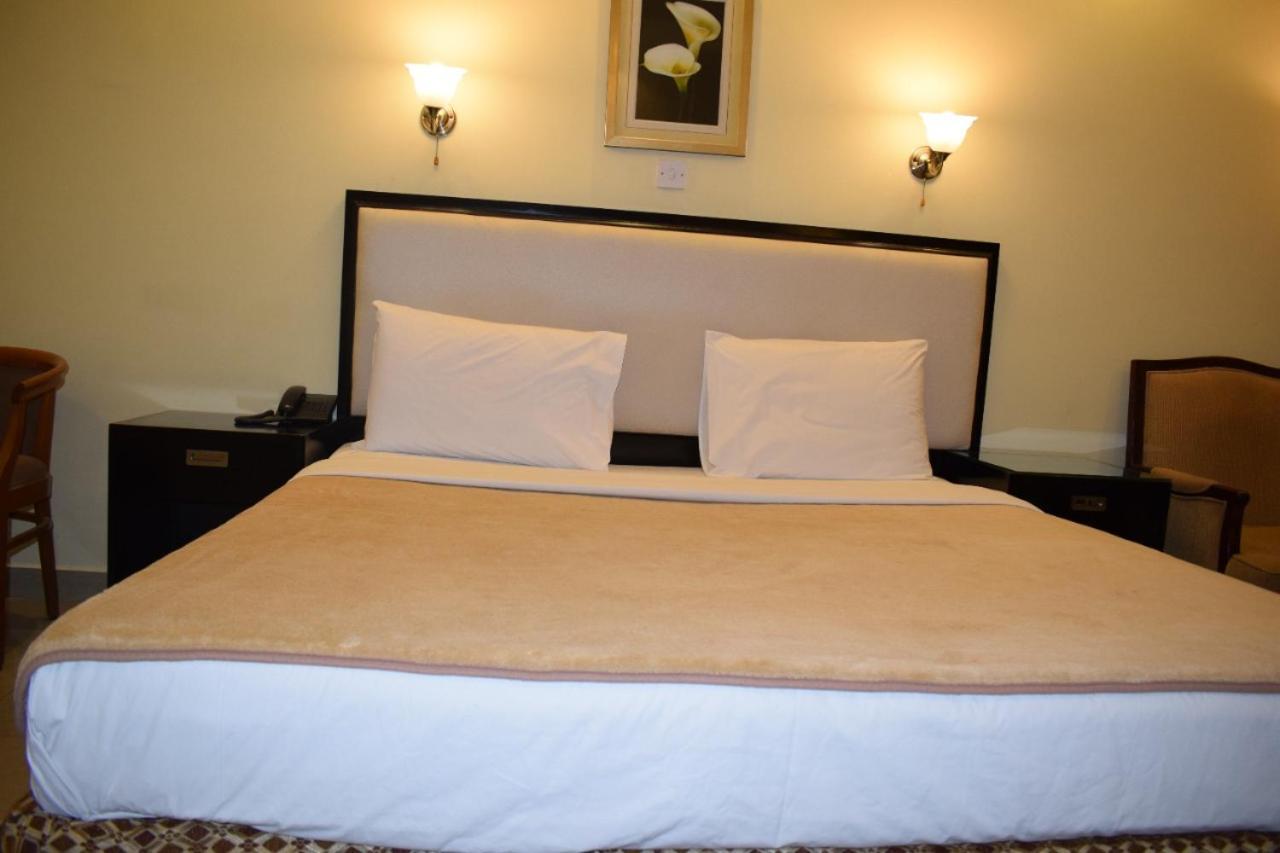 Palm Beach Hotel Dubai Eksteriør billede