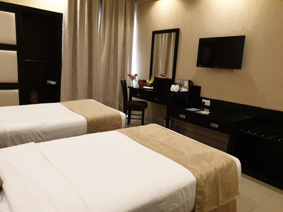 Palm Beach Hotel Dubai Eksteriør billede